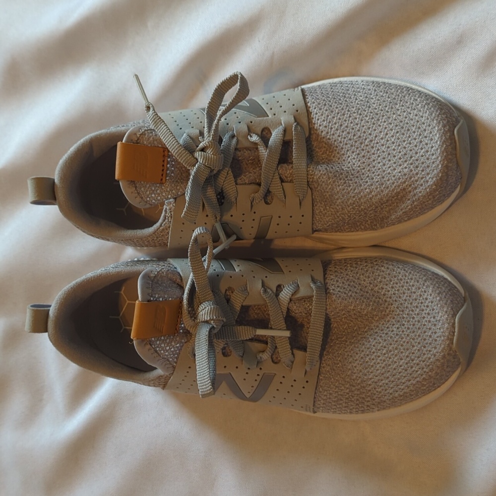New Balance Tennis Shoes in Gray Size 8.5